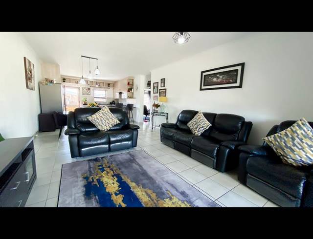 3 BEDROOM TOWNHOUSE FOR SALE IN NEWMARKET